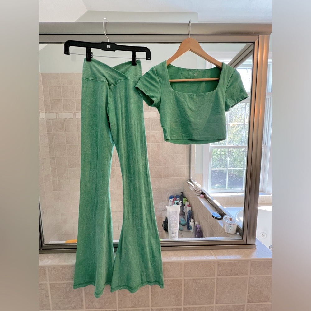 Aerie Green Leggings and Top Set